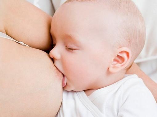 Dinh dưỡng cho trẻ sơ sinh đến 4 tháng tuổi