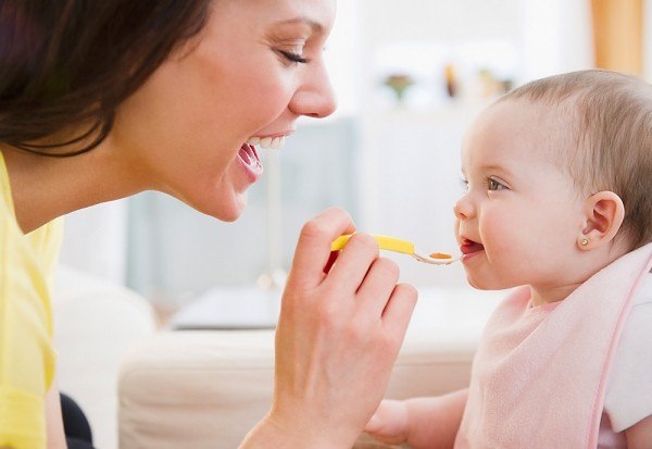 Nguyên tắc dinh dưỡng ăn dặm cho bé 6 tháng tuổi