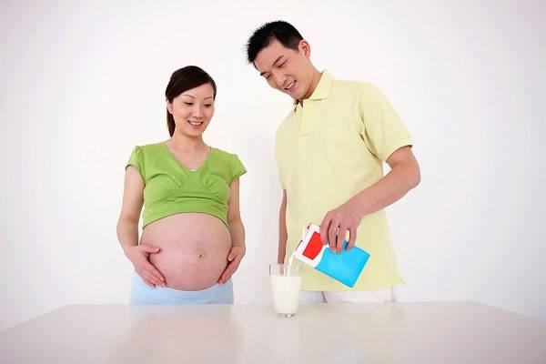 Sữa cho bà bầu uống loại nào và vào thời điểm nào là hợp lý?