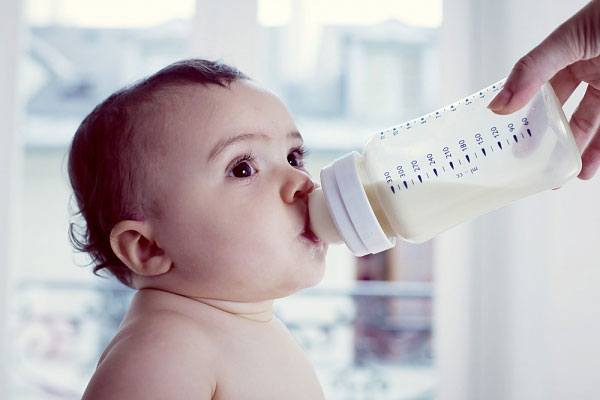 sữa cho bé sơ sinh