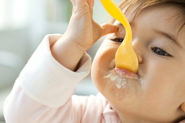Mách mẹ cách dùng chế phẩm sữa cho trẻ 6 tháng tuổi