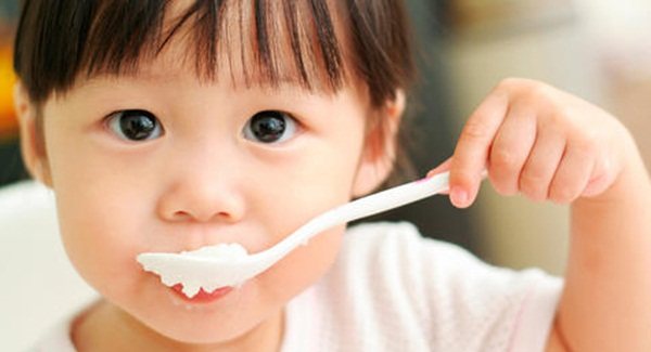 Mách mẹ cách dùng chế phẩm sữa cho trẻ 6 tháng tuổi