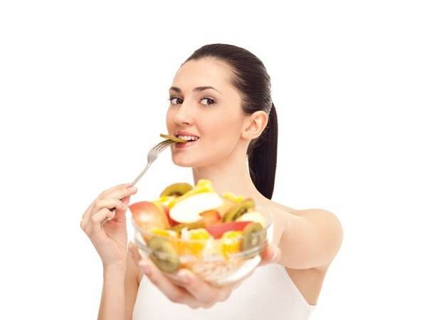 Tránh ăn trái cây trong bữa ăn hay sau bữa ăn