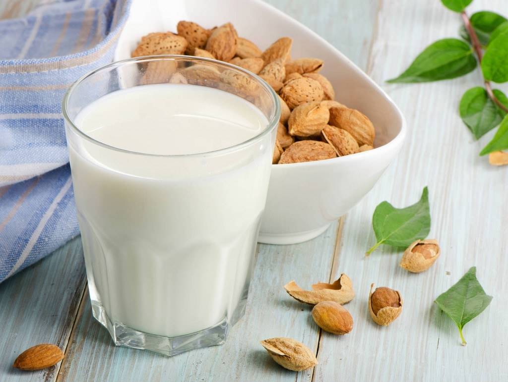 Người mắc bệnh tim nên uống sữa nào là thích hợp?