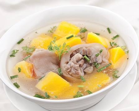 nên ăn gì sau khi sinh mổ Món chân giò hầm đu đủ với hàm lượng dinh dưỡng cao