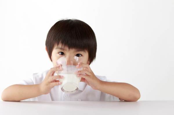 Giúp mẹ chọn sữa dành cho bé biếng ăn chậm tăng cân