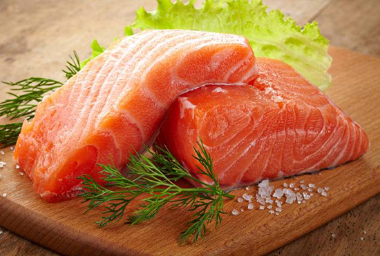 Thịt cá hồi có nguồn dinh dưỡng dồi dào.