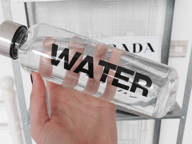 Uống nước nhiều giúp cơ thể hạn chế mất nước, duy trì hoạt động các cơ quan tốt hơn