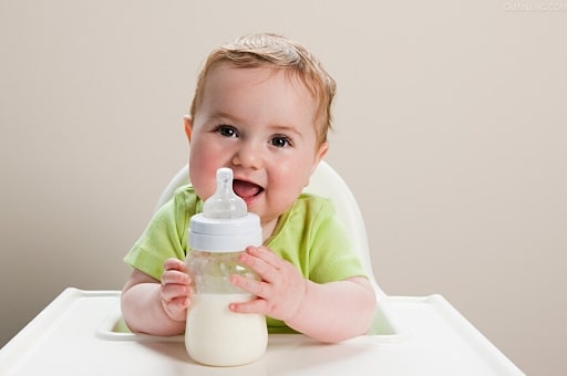 tìm hiểu cách pha sữa đúng cách cho trẻ sơ sinh