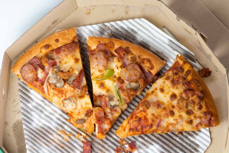Bật mí cách bảo quản pizza trong tủ lạnh và hâm bánh giòn ngon