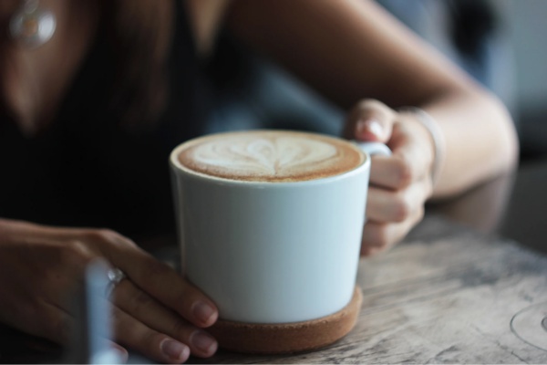 Uống cà phê có tác dụng gì cho sức khỏe và lưu ý khi dùng?
