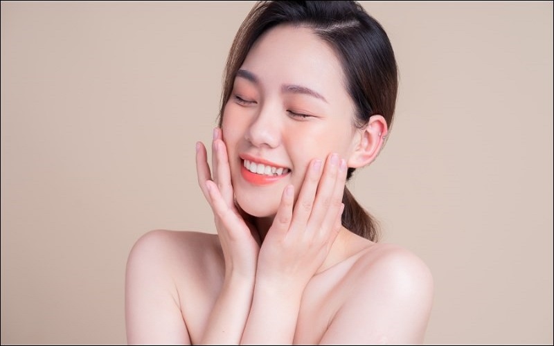 xóa nhăn rãnh cười với cách massage