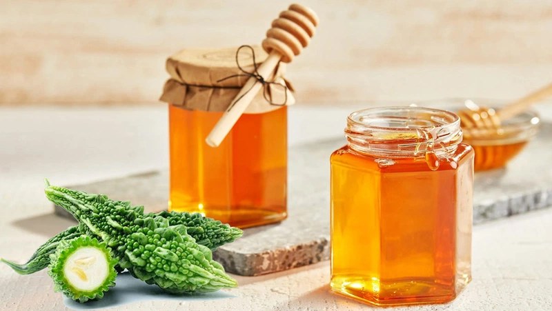 Trị mụn bằng khổ qua với mật ong