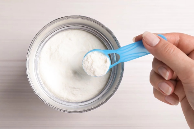 Lưu ý khi cho trẻ sinh mổ dùng sữa công thức]